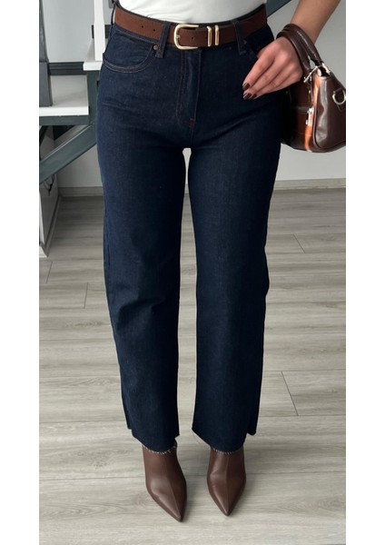Lacivert Kemerli Kesik Paça Premium Jean fırsatları