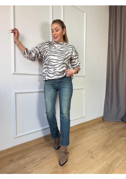 Ekru Zebra Desenli Kazak