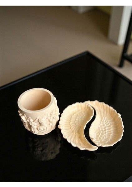 Siyah Melek Figürlü 3’lü Dekoratif Takım – Kanat Tabaklı Vazo Seti, Modern ve Zarif Masa Üstü Aksesuar, Kalemlik Veya Fırçalık Kullanımı