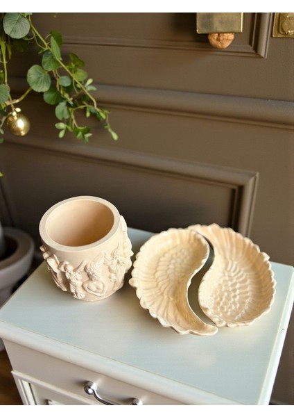 Siyah Melek Figürlü 3’lü Dekoratif Takım – Kanat Tabaklı Vazo Seti, Modern ve Zarif Masa Üstü Aksesuar, Kalemlik Veya Fırçalık Kullanımı fiyatları