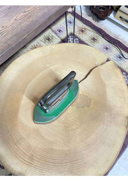 Antika Kömürlü Ütü