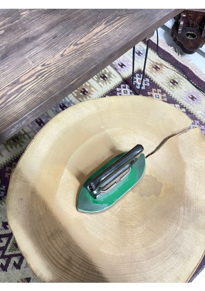 Antika Kömürlü Ütü