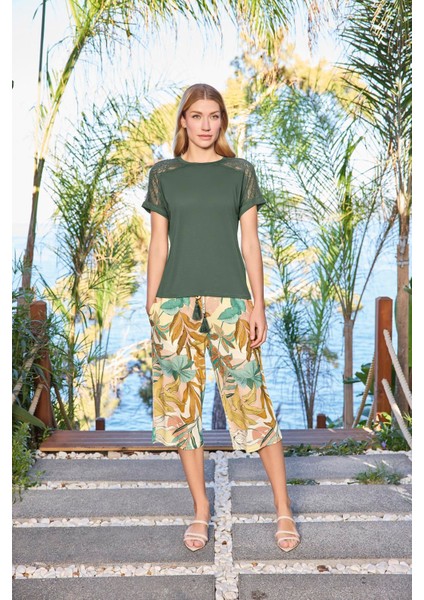 Kadın Yaprak Desenli Dantelli Kısa Kollu Büyük Beden Kapri Takımı 25093BAT.