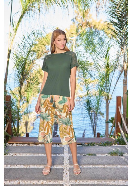 Kadın Yaprak Desenli Dantelli Kısa Kollu Büyük Beden Kapri Takımı 25093BAT. fırsatları