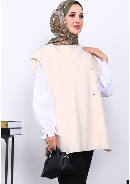 Krem Çıtçıt Detaylı Kaşe Yelek