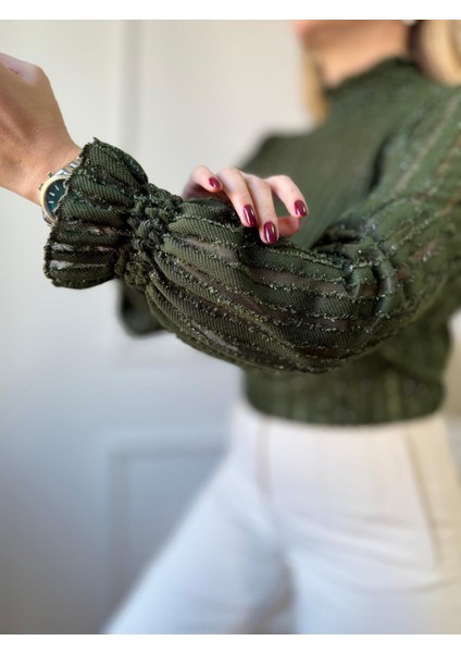 Haki Dik Yaka Şeritli Bluz