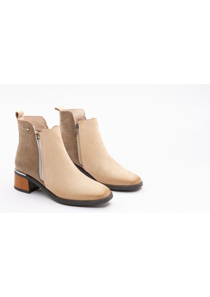 Kadın Fantazi Bot Bej Nubuk ve Süet Deri, Küçük Toka Detaylı