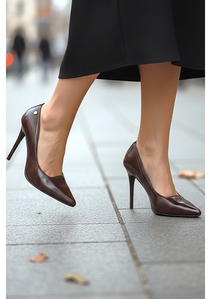 Arabella Esnek Yumuşak Kaymaz Taban (11 Cm) Kahverengi Rugan Kadın Topuklu Ayakkabı