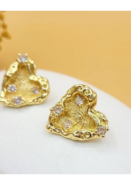 Zirkon Taşlı Kalp Dokulu Pirinç Küpe
