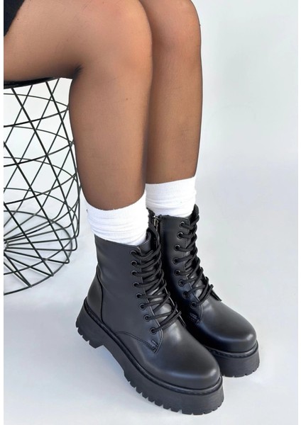 Jonni Siyah Cilt Bağcıklı Bot modelleri