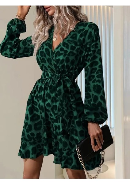 Kadın Uzun Kollu Kruvaze Yaka Beden Kuşaklı Çapraz Kesim Detaylı Leopar Modal Mini Elbise