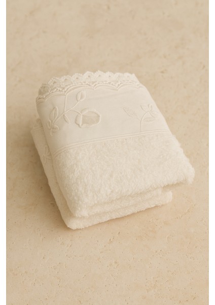 30*50 %100 Pamuk Işlemeli Krem Havlu