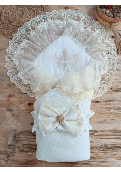 Litaetrend Örgü Tericotton Taç Nakışlı Incili Güpür Çift Fiyonk Papatya Güpür Trilüks Kundak Bebek Battaniyesi Ekru