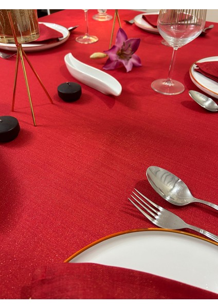 Çeyizlik Piko Sarma Detaylı Dertsiz Masa Örtüsü Simli Kırmızı fiyatları