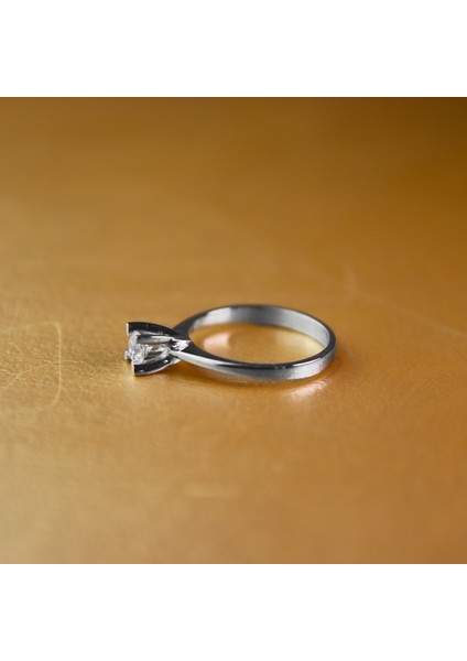Badem Tırnak Pırlanta Modeli 925 Ayar Gümüş Tektaş Yüzük - Taş Çapı 5 mm-0,50 Ct indirimleri