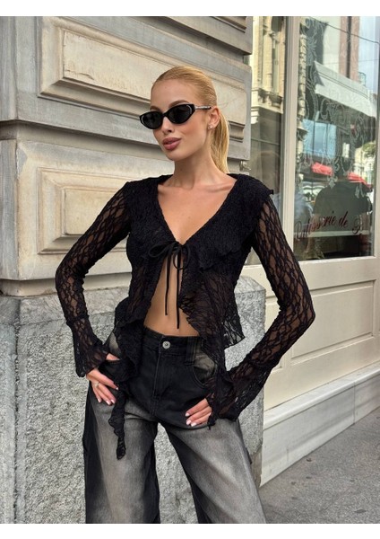 Siyah Dantel Bağlama Detaylı Bluz
