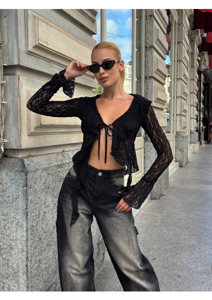 Siyah Dantel Bağlama Detaylı Bluz fırsatları