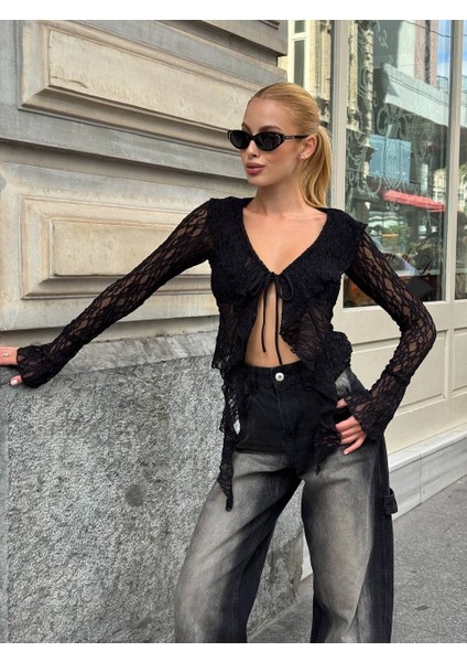 Siyah Dantel Bağlama Detaylı Bluz indirimleri