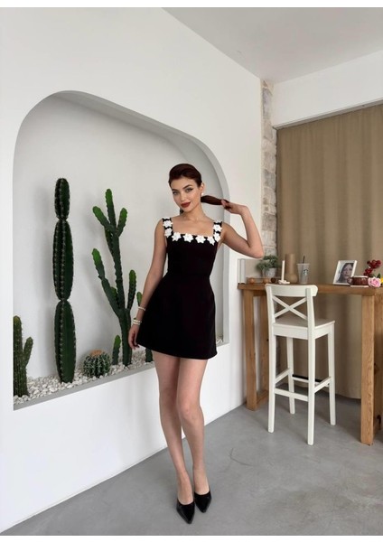 Alyosa Çiçek Detaylı Elbise