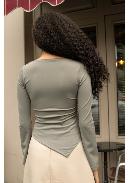 Kadın Likralı Esnek Hafif Parlak Kumaş V Yaka Büzgülü Uzun Kol Asimetrik Bluz-Haki