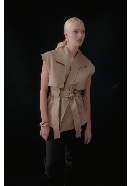 Kuşaklı Uzun Yelek Bej