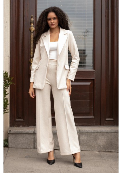 Kadın Esnek Kalın Kumaş Yakalı Cep Kapaklı Uzun Kol Çift Düğmeli Blazer Ceket-Krem