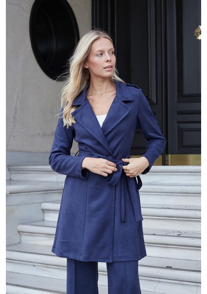 Kadın Hafif Likralı Süet Kumaş Anvelop Kruvaze Cepli Uzun Kol Diz Boy Trençkot-Lacivert