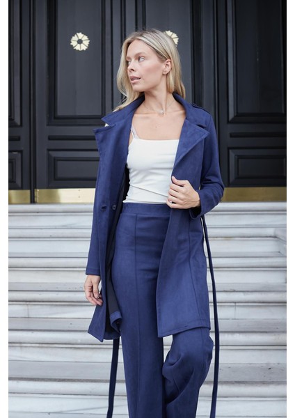 Kadın Hafif Likralı Süet Kumaş Anvelop Kruvaze Cepli Uzun Kol Diz Boy Trençkot-Lacivert