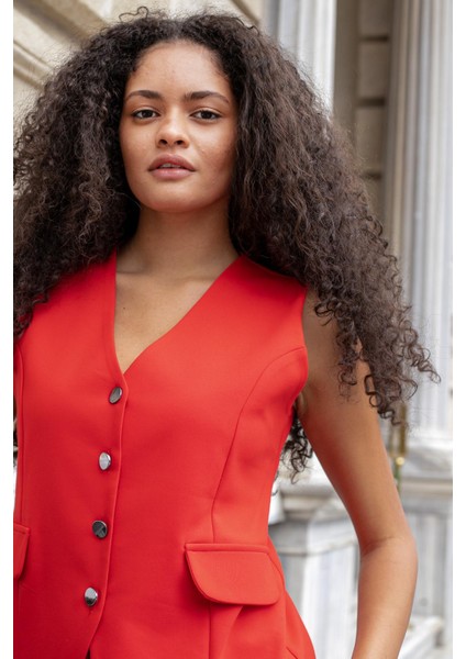 Kadın V Yaka Cep Kapaklı Düğmeli Hafif Esnek Kumaş Yelek-Kırmızı