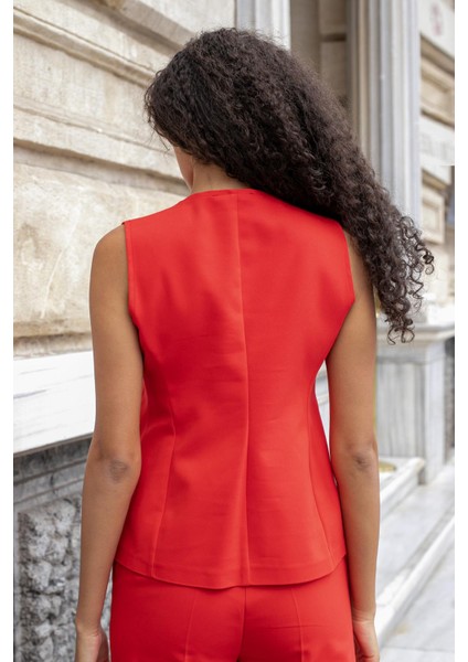 Kadın V Yaka Cep Kapaklı Düğmeli Hafif Esnek Kumaş Yelek-Kırmızı