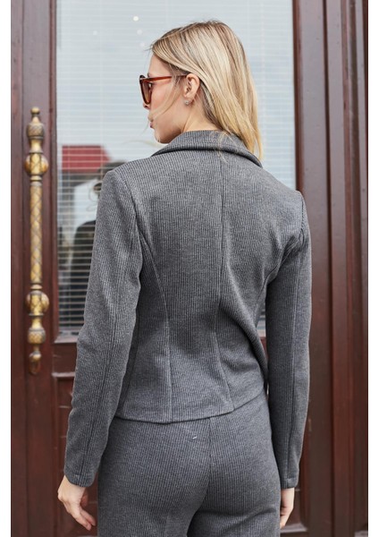 Kadın Hafif Esnek Fitilli Kumaş Yakalı Cep Kapaklı Uzun Kol Blazer Ceket-Antrasit indirimleri