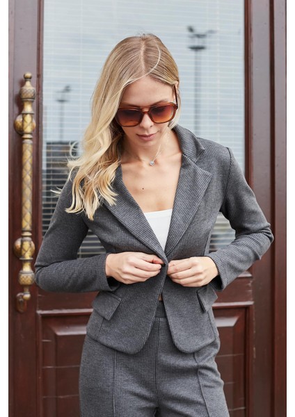 Kadın Hafif Esnek Fitilli Kumaş Yakalı Cep Kapaklı Uzun Kol Blazer Ceket-Antrasit