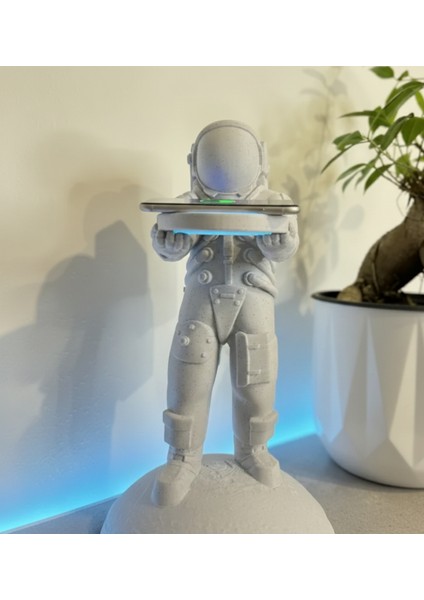 Astronot Tasarımlı Kablosuz Şarj Standı (3d Baskı - Pla)