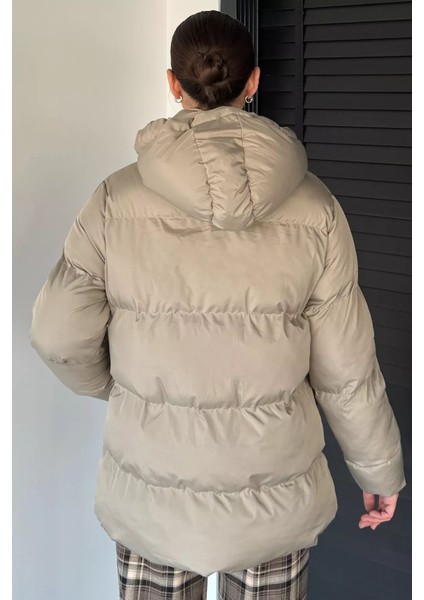 Kadın Kapüşonlu Iç Astarlı Şişme Mont P-00019025 fırsatları