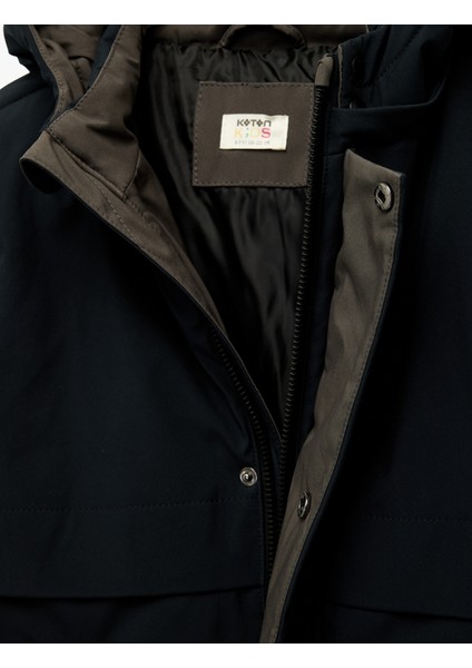 Uzun Kollu Çıtçıt Detaylı Cepli Slim Fit Kapşonlu Mont modelleri