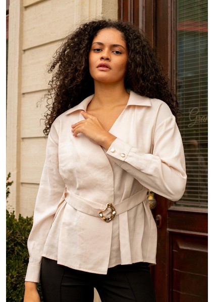 Kadın Ipeksi Dokulu Likrasız Modal Kumaş Yakalı Anvelop Kemerli Şık Bluz-Bej