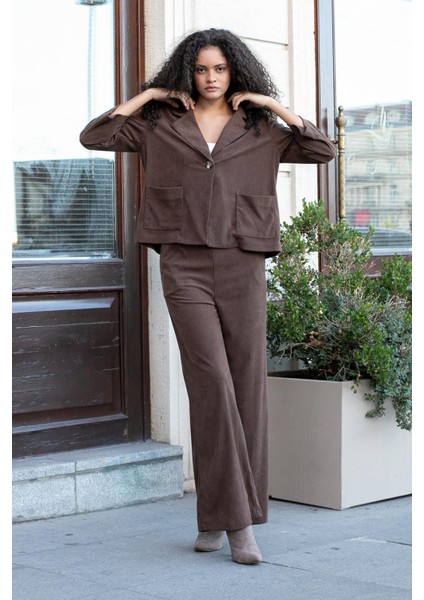 Kadın Fitilli Kadife Kumaş Yakalı Cep Kapaklı Uzun Kol Arkası Pili Kaşeli Rahat Kesim Ceket-Kahve fiyatları