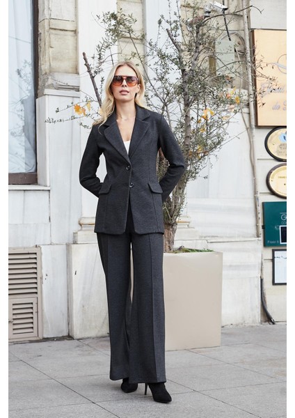 Kadın Esnek Kalın Kumaş Yakalı Cep Kapaklı Uzun Kol Çift Düğmeli Blazer Ceket-Antrasit