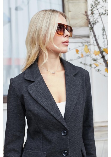 Kadın Esnek Kalın Kumaş Yakalı Cep Kapaklı Uzun Kol Çift Düğmeli Blazer Ceket-Antrasit