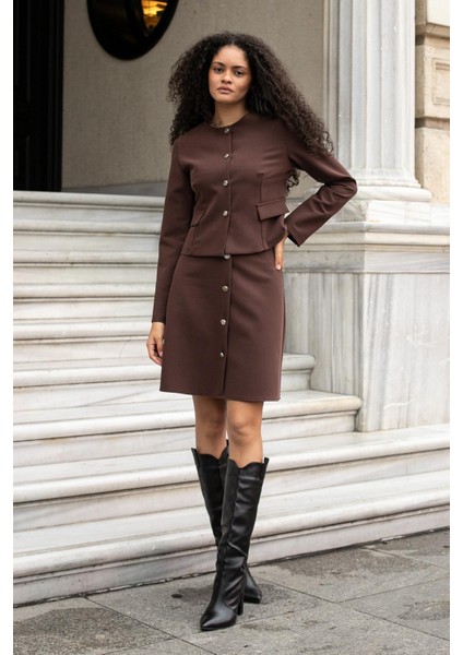 Kadın Hafif Esnek Kumaş Geniş Sıfır Yaka Cep Kapaklı Uzun Kol Dar Kesim Hafif Kısa Blazer Ceket-Kahve fiyatları