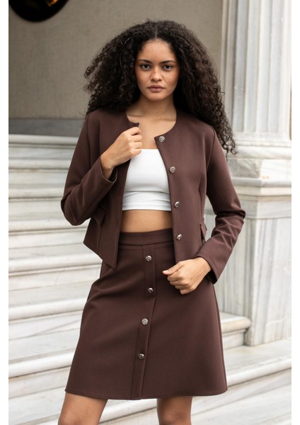 Kadın Hafif Esnek Kumaş Geniş Sıfır Yaka Cep Kapaklı Uzun Kol Dar Kesim Hafif Kısa Blazer Ceket-Kahve