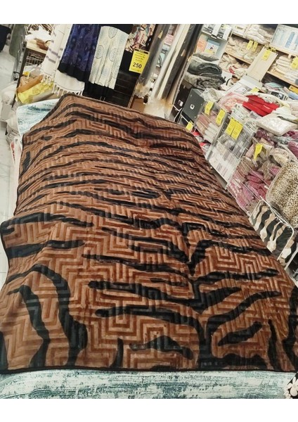 Safari Çift Kişilik Ultra Yumuşak Embos Vizon Battaniye (200X240)-LEOPAR Koyu Kahve Siyah