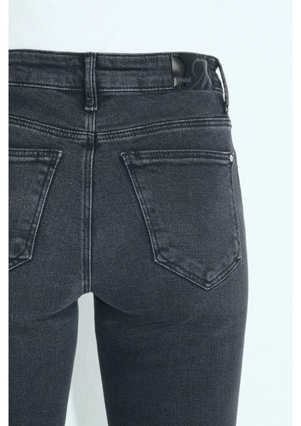Tess Pamuklu Skinny Fit Normal Bel Dar Paça Jeans Bayan Kot Pantolon 100328