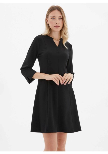 V Yaka Düz Siyah Standart Kadın Elbise 25KSL7714 fiyatları