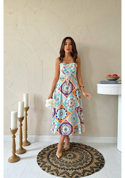 Kadın Yazlık Renkli Kalp Yaka Bağcık Detaylı Desenli Midi Boy Elbise 10E-2344 modelleri