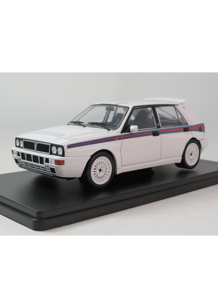 1:24 Whitebox 1989 Lancia Delta Integrale 16V