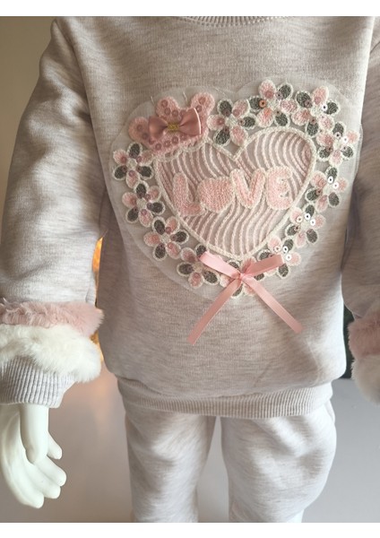 Kız Çocuk Peluş Detaylı Kabartmalı Kalın Takım Cepli %100 Pamuk Kalpli indirimleri