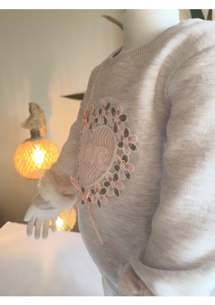 Kız Çocuk Peluş Detaylı Kabartmalı Kalın Takım Cepli %100 Pamuk Kalpli