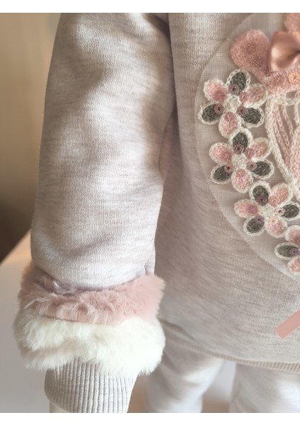 Kız Çocuk Peluş Detaylı Kabartmalı Kalın Takım Cepli %100 Pamuk Kalpli