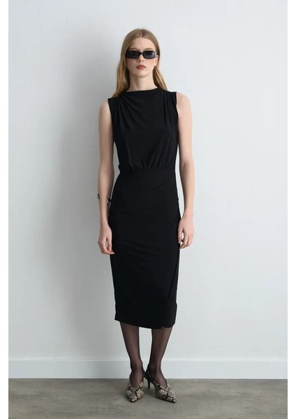 Büzgülü Jarse Midi Elbise - Siyah